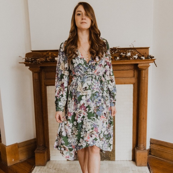 Beautiful floral long sleeve midi wrap dress - Picture 5 of 15